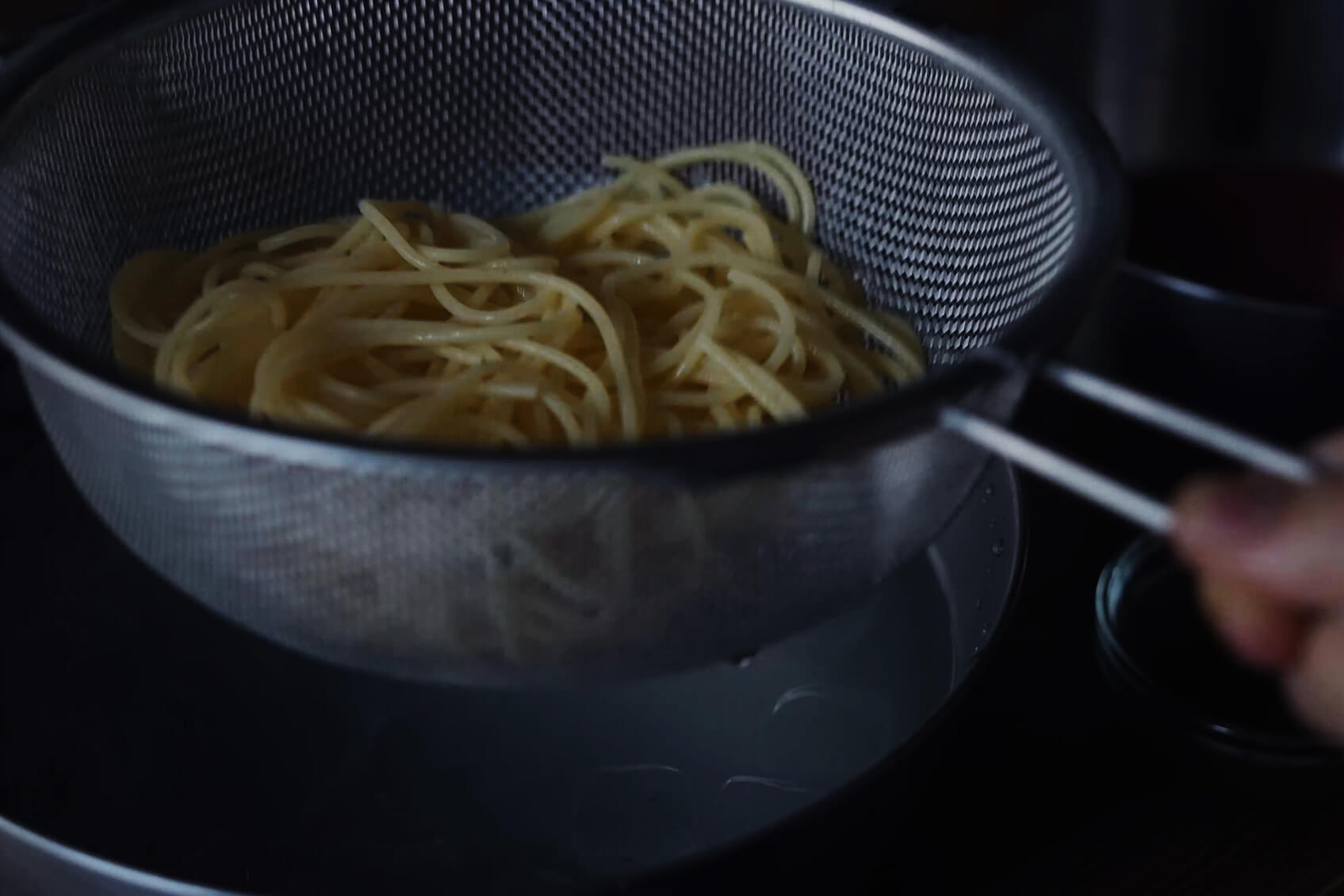 パスタの粗熱をとる