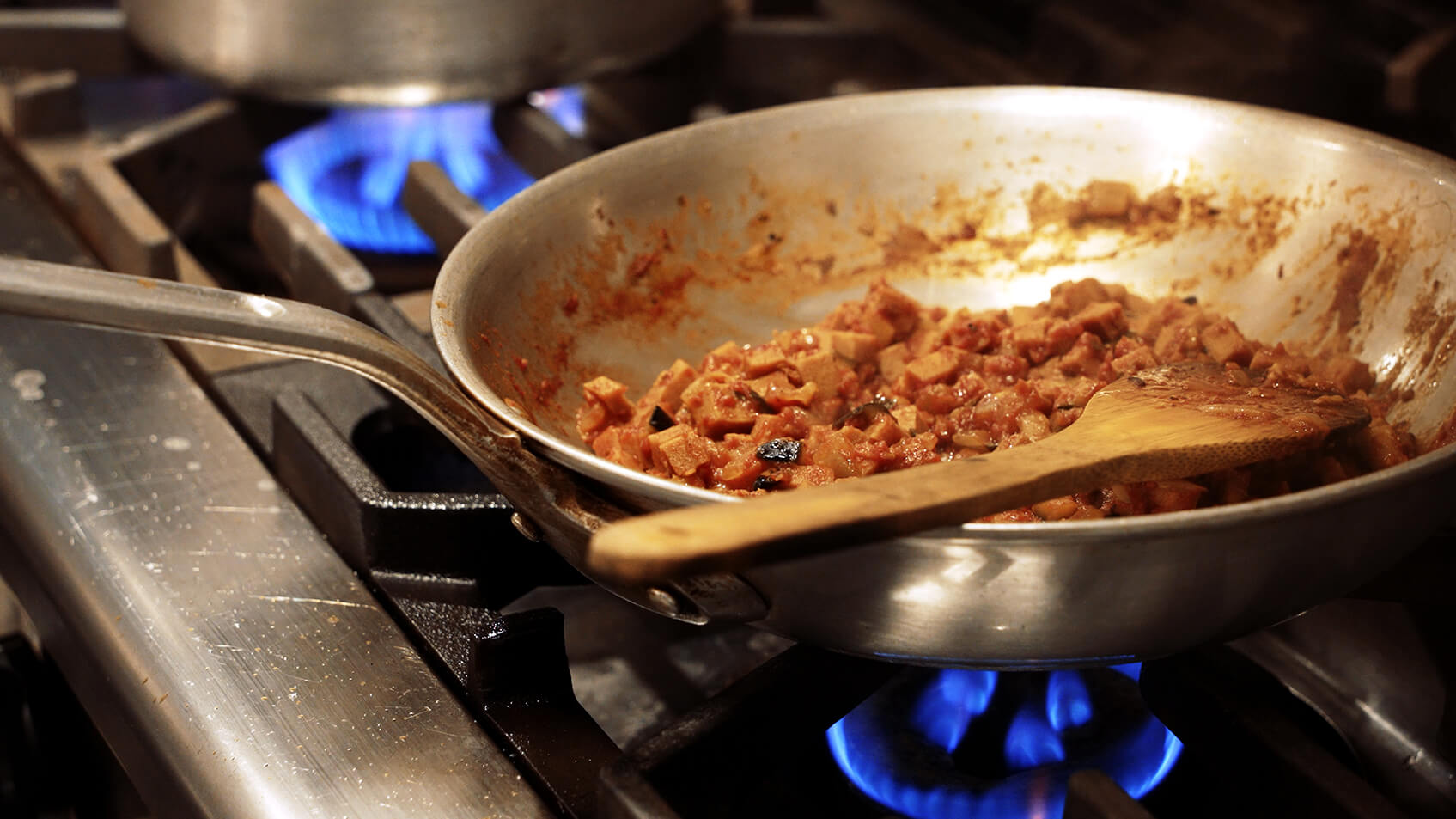 水分を飛ばして、具材に味が染み込むまで炒める